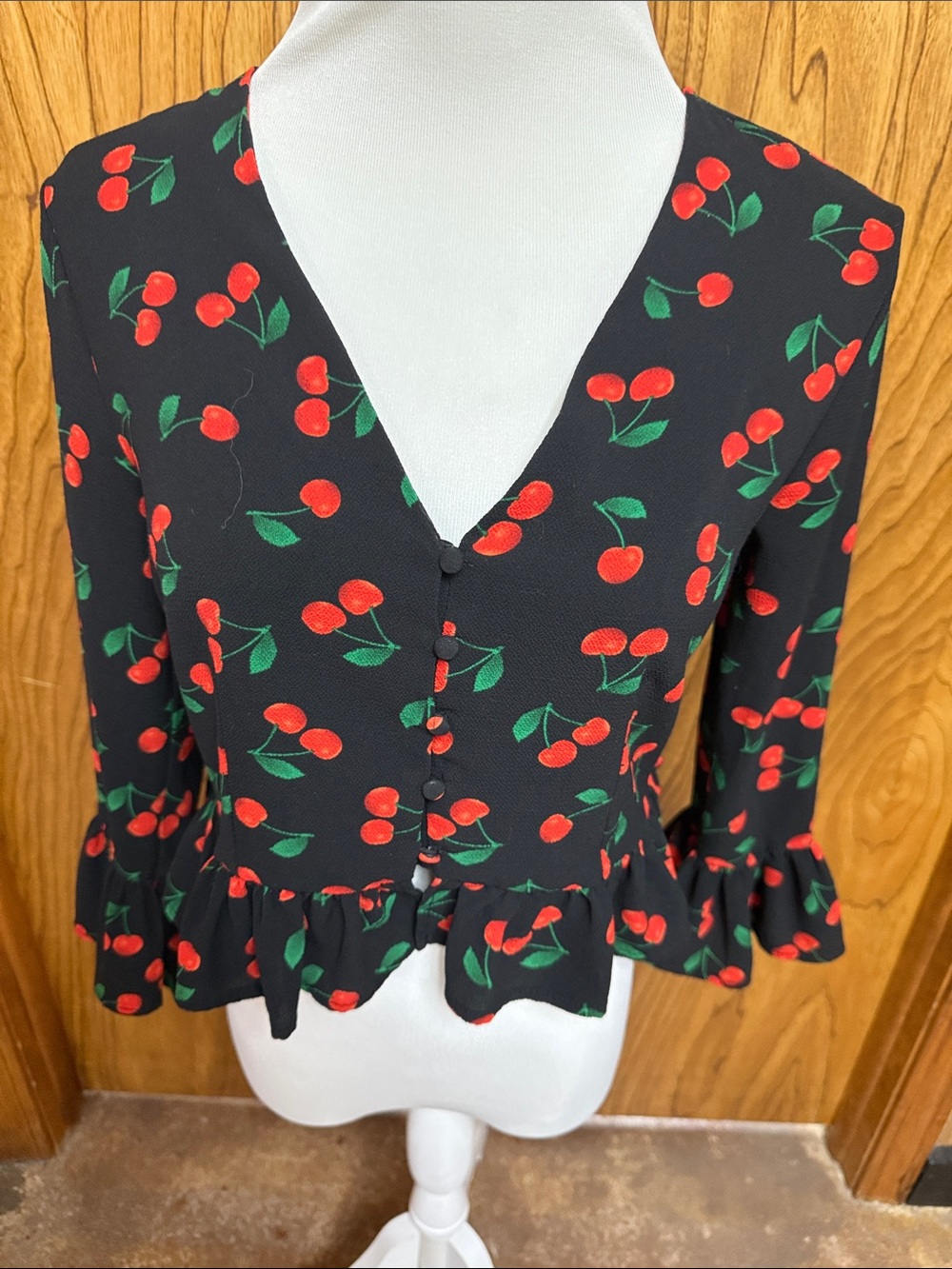 Romeo & JulietteBlack Cherry Print V-Neck Ruffle Hem Top Small